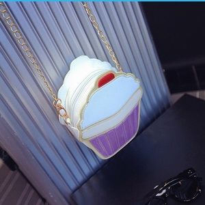 3D cupcake purse!